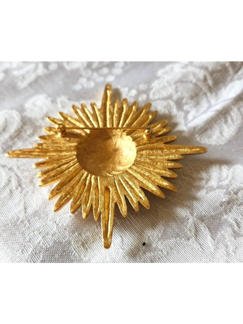 Vintage Gold Tone Sunburst Brooch Pin Radiant Design Celestial Retro Jewelry Acc - Picture 3 of 6